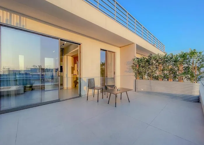 Luxury Penthouse 1br Salonic