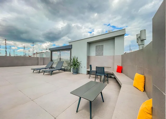 Luxury Penthouse 1br