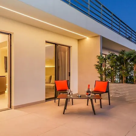 Luxury Penthouse 1br アパート