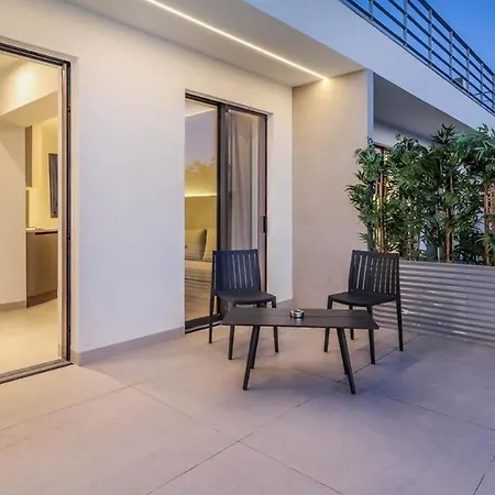 アパート Luxury Penthouse 1br テッサロニキ