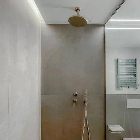 Luxury Penthouse 1br *